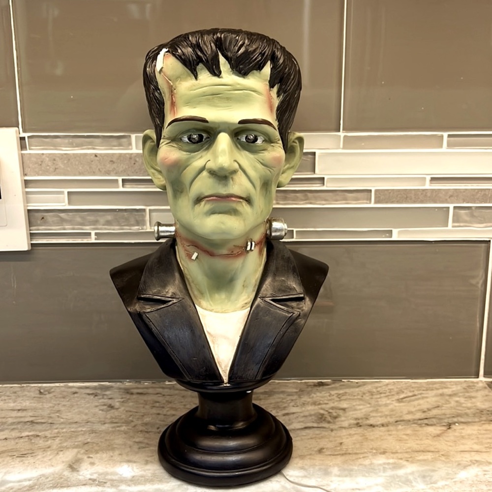 NWT Halloween Frankenstein bust with red light up eyes HTF SOLD OUT IN STORES